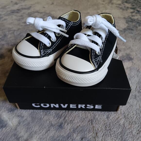 Converse Chuck Taylor All Star Low Tops Black/White Infant 2 NWB - Picture 1 of 12